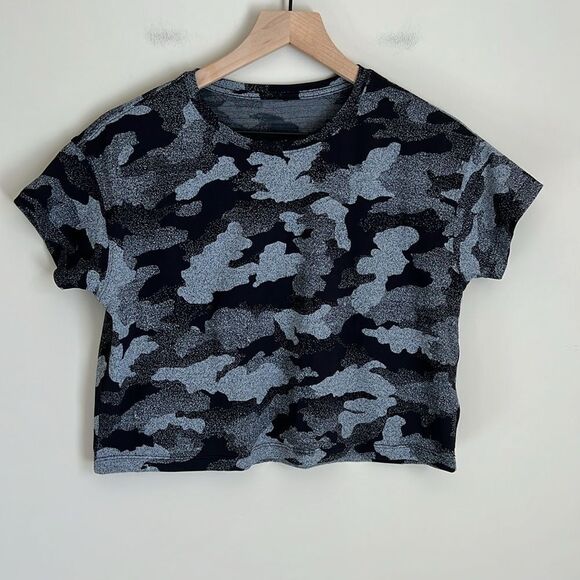 lululemon athletica Black and Gray Camouflage Crop Top - Picture 2 of 10